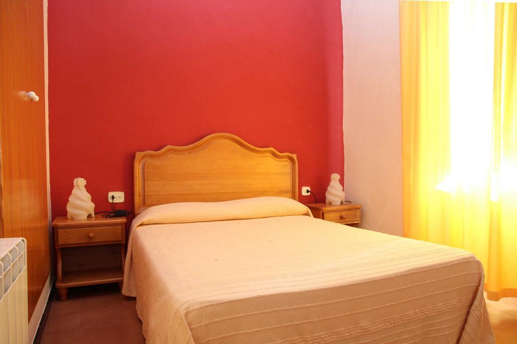 Holiday Home Can Clerc Osor Szoba fotó